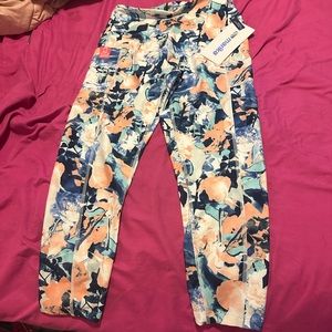 Marika 22” Capri leggings in floral